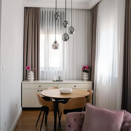 Modern And Luxury Nest Apartman